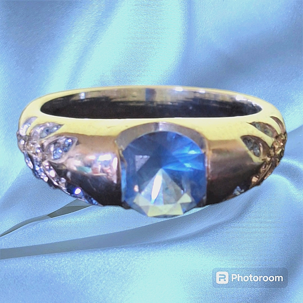 Womens ring